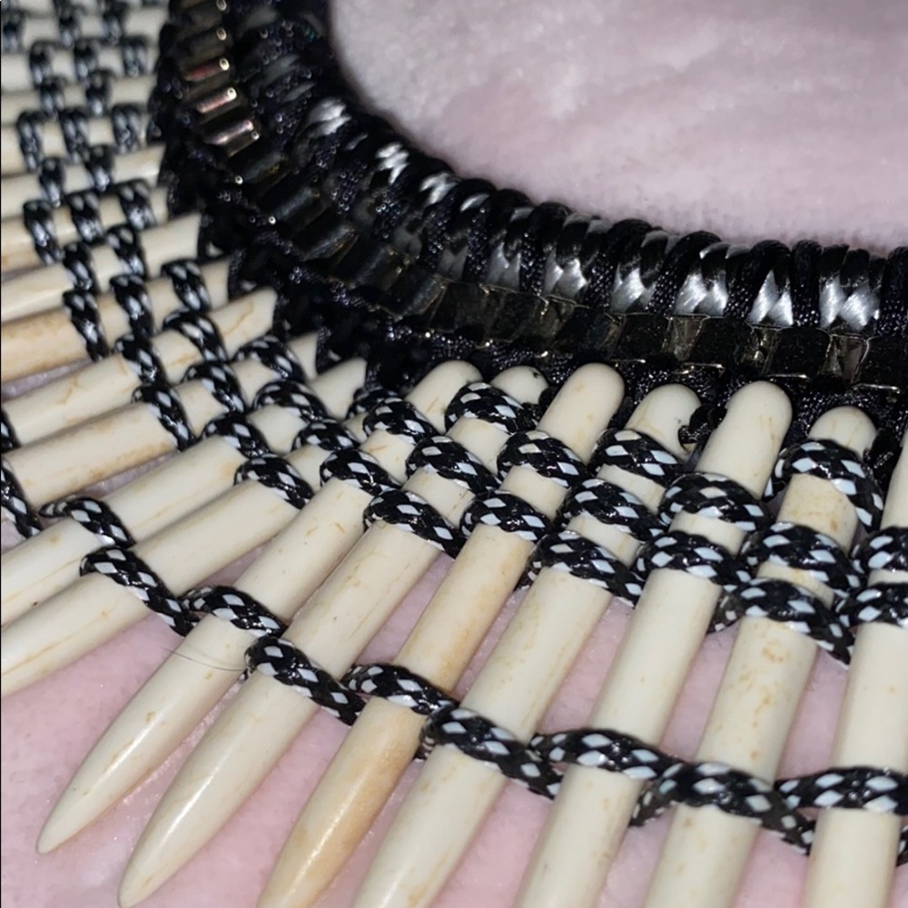 NECKLACE - Picture 2 of 4